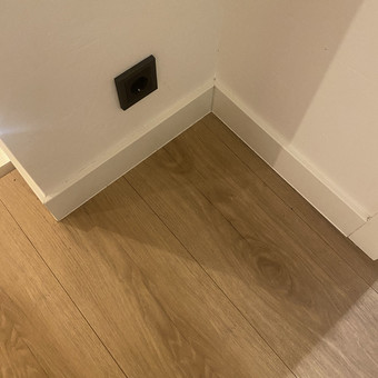 Montuojame grindjuostes - medines, MDF, plastmasines, akmens masės. Vilnius UAB Vis dar nuotrauka 13 Grindjuosčių montavimas Vilnius UAB Vis dar nuotrauka 13