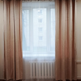 Montuoju karnizus. Gręžiu skyles be dulkių naudodamas statybinį siurblį su specializuotu antgaliu. Vilnius Stasys nuotrauka 8 Karnizų, roletų montavimas Vilnius Stasys nuotrauka 8