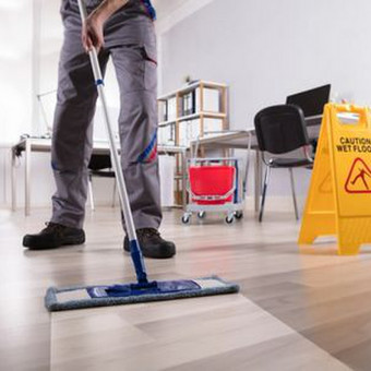 Valymo darbai atliekami pagal suderintą grafiką bei tikslų darbų sąrašą. Paslaugų kaina priklauso nuo valymo dažnumo, patalpų ploto, užterštumo ir aptarus visus kliento lūkesčius bei poreikius. Marijampolė "Švaru švaru" MB nuotrauka 2 Biurų valymas Marijampolė "Švaru švaru" MB nuotrauka 2