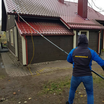 Stogų plovimas be aukšto slėgio. Pagal poreikį plaunama su chemija arba grynu, filtruotu vandeniu - ekologiškai. Marijampolė "Švaru švaru" MB nuotrauka 13 Stogų plovimas Marijampolė "Švaru švaru" MB nuotrauka 13