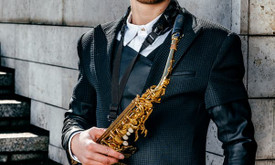 Saksofonistas, muzikantas, muzikos grupė ir dj Saksofonistas, muzikantas, muzikos grupė ir dj