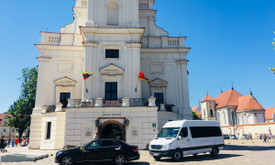 Keleivinių baltų Mercedes Sprinter mikroautobusų nuoma Keleivinių baltų Mercedes Sprinter mikroautobusų nuoma