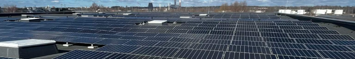 Saulės elektrinių valymas profesionalia įranga.