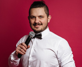 Vakaro vedėjas ir dainininkė / Bernadeta Mikelinskienė / Darbų pavyzdys ID 2868621