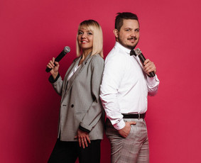 Vakaro vedėjas ir dainininkė / Bernadeta Mikelinskienė / Darbų pavyzdys ID 2868567
