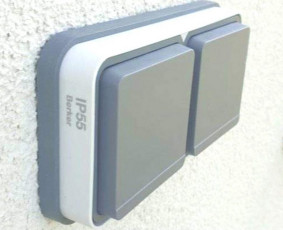 Lauko razečiu (IP-55) montavimas