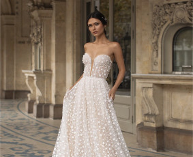 Didžiausias Vestuviniu suknelių pasirinkimas Lietuvoje! - Vestuvinių suknelių nuoma - 3 Vestuvinių suknelių nuoma - Didžiausias Vestuviniu suknelių pasirinkimas Lietuvoje! - 3