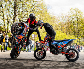 Motoakrobatų stunt pasirodymas Jūsų renginyje - Stun! Riders - Pasirodymai, šou renginiams - 1 Pasirodymai, šou renginiams - Motoakrobatų stunt pasirodymas Jūsų renginyje - Stun! Riders - 1