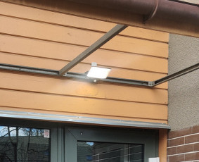Šviestuvų montažas , nuo judesio daviklio.