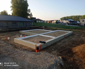 Tvirti pamatai jūsų namams – mūsų kasdienybė. - Gręžtiniai (poliniai) pamatai - 2 Gręžtiniai (poliniai) pamatai - Tvirti pamatai jūsų namams – mūsų kasdienybė. - 2