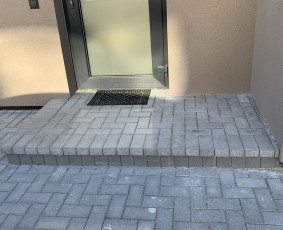 Trinkelių klojimas, tvorų montavimas, vejos paruošimas - Laiptai iš trinkelių - 2 Laiptai iš trinkelių - Trinkelių klojimas, tvorų montavimas, vejos paruošimas - 2