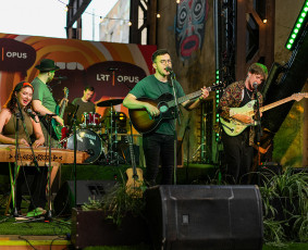 Benignas – gyva muzika su gitara ir vokalu (solo / duetas) - Dainininkai, muzikos grupės - 3 Dainininkai, muzikos grupės - Benignas – gyva muzika su gitara ir vokalu (solo / duetas) - 3