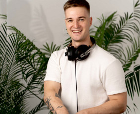 Dj Simpl3 / Garso ir apšvietimo įranga - DJ paslaugos - 2 DJ paslaugos - Dj Simpl3 / Garso ir apšvietimo įranga - 2