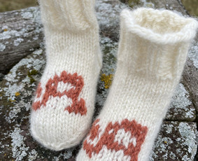 Apranga, papuo&scaron;alai, aksesuarai - Virbalais megztos vilnonės kojinės - 2