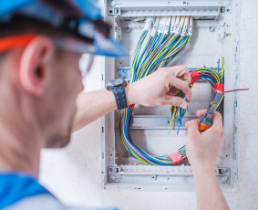 Elektrikai, elektros darbai - Elektrikas - 1