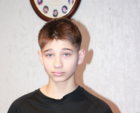 Kirpyklos, kirpėjai, stilistai - Kirpimo paslaugos su i&scaron;kvietimu į namus Vilniuje. - 4