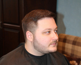 Kirpyklos, kirpėjai, stilistai - Kirpimo paslaugos su i&scaron;kvietimu į namus Vilniuje. - 2