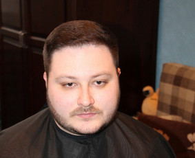 Kirpyklos, kirpėjai, stilistai - Kirpimo paslaugos su i&scaron;kvietimu į namus Vilniuje. - 3