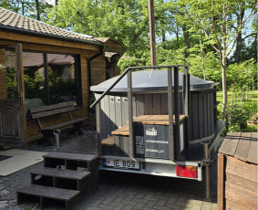 Mobilaus kubilo nuoma - Kubilas Kaune su Jacuzzi, Led Ap&scaron;vietimu ir Stalu Gėrimams - 1