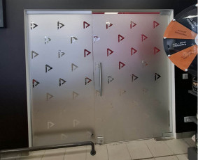 Plėvelių klijavimas ant langų, durų ir kitų paviršių / ProFill lanų plėvelės / Darbų pavyzdys ID 4420270