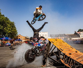 Motoakrobatų stunt pasirodymas Jūsų renginyje - Stun! Riders / Stun! moto akrobatų komanda / Darbų pavyzdys ID 1805929