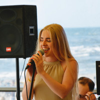 Guostė Bridikytė Dainavimo/vokalo pamokos jaunimui ir suaugusiems.