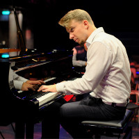 Vytautas Pianistas ir dainininkas -skoninga, artistiška, profesionalu