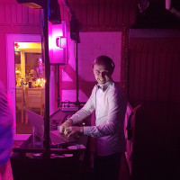 Viktoras Z. Dj paslaugos. Ir daugiau.