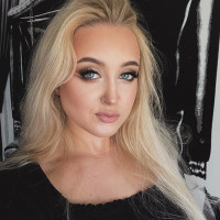 Karolina Seb Makiažas, Antakių korekcija