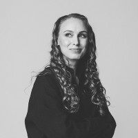 Justė Kazakevičiūtė Fortepijono/ pianino mokytoja Justė Kazakevičiūtė Fortepijono/ pianino mokytoja