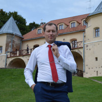 Vladislav Zarumny Kalviški gaminiai Tvoros Vartai Stumdomi turėklai stogeliai Vladislav Zarumny Kalviški gaminiai Tvoros Vartai Stumdomi turėklai stogeliai