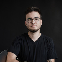 Benignas Grybauskas Benignas – gyva muzika su gitara ir vokalu (solo / duetas)