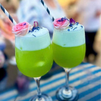 HELLO BAR Mobilus baras, kokteilių gaminimo pamoka, taurių piramidė