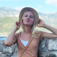 Gintarė Ziedelytė Katalogai/leidiniai/vizualinis identitetas/spaudos maketai