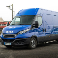 MB Kino ratai Nauji 2025m Iveco 16m3 Mikroautobuso nuoma B Kateg