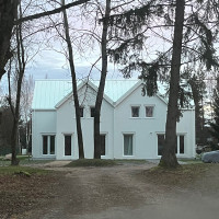 Marius J Stogu dengimas, mediniai/skardiniai fasadai, terasos.