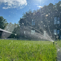 Zuikis Pievoj Automatinė laistymo sistema, pilnas kiemo apželdinimas