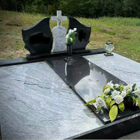 Devid Moroz Paminklų gamyba, dengimas granito plokštėmis.