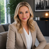 Nekilnojamojo turto brokerė Šiauliuose Nekilnojamojo turto brokerė Erika Šiauliai