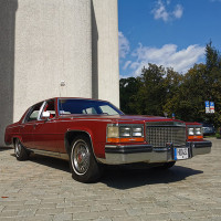 Dominykas 1987 Cadillac Brougham nuoma