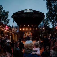 7 Fridays 7 Fridays baro erdvių nuoma Vilniuje