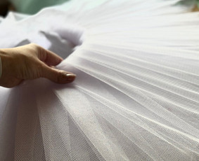 Apranga, papuošalai, aksesuarai - Laisvalaikio, sceninių kostiumų ir proginių rūbų siuvimas.