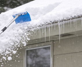 Sniego valymas - Sniego valymas nuo stogo