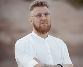 Statybos darbai - Laiptinių remontas bei epoksidinių grindų liejimas.