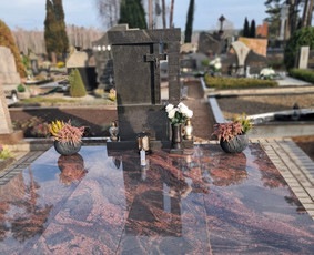 Kapų tvarkymas, priežiūra - Paminklų gamyba, kapaviečių dengimas akmens plok&scaron;te