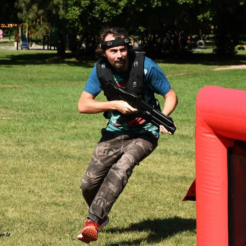 Laser Tag (lazerių) žaidimai Vilnius / Go laser arena Paslaugos.lt