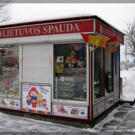 Iš Vilniaus į Kauną pervežti spaudos kioską
