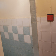 WC/vonios kambario Sienos griovimas