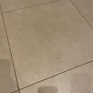 Ieškau kas galėtų renovuoti grindų plyteles