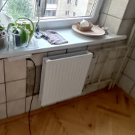 Ieškau kruopštaus žmogaus, kuris galėtų išvalyti plytelių tarpus